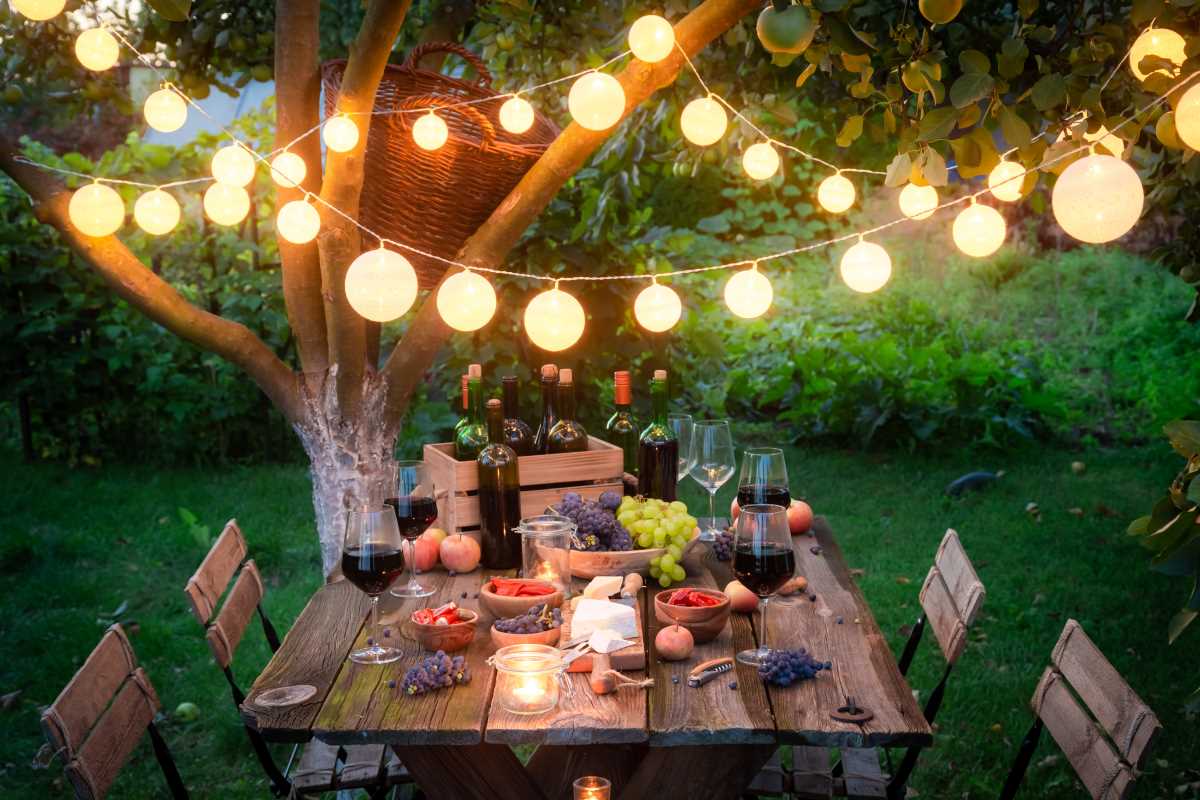 How to Host Chic Garden Parties in Small Spaces